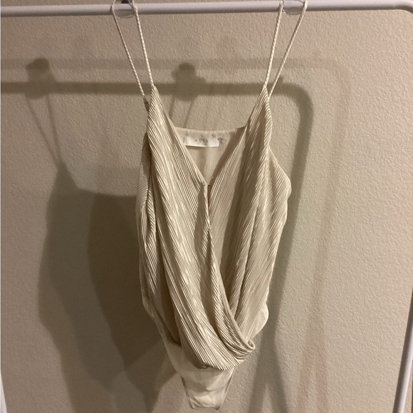 Cream  bodysuit - Picture 3 of 3